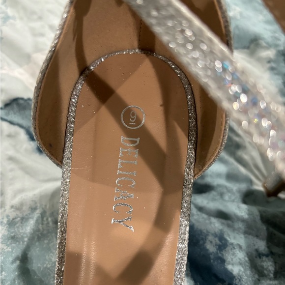 Delicacy Sparkly Shoes, Sz 9 - Picture 2 of 4